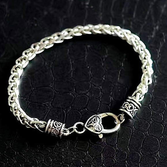 NWT ๐ค SILVER 8โ CHUNKY WEIGHTED STAINLESS STEEL HEART CLASP BRACELET Men/Women - Picture 5 of 8